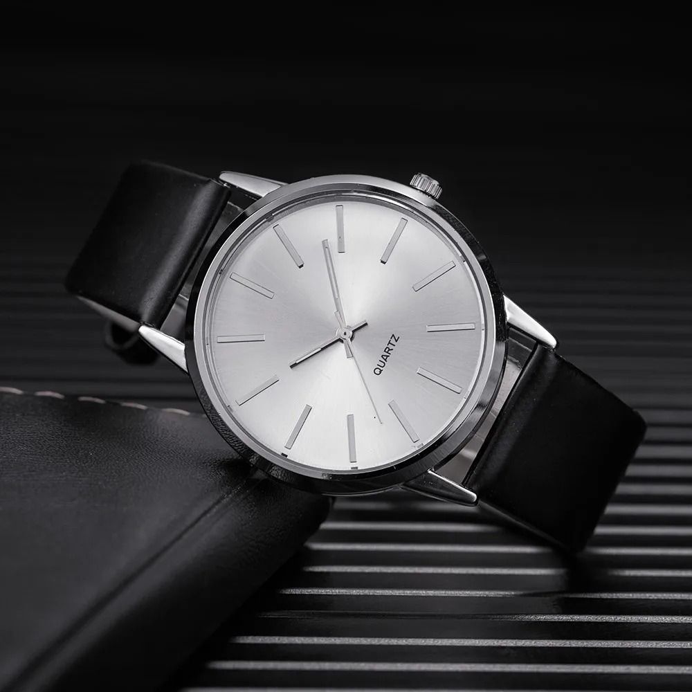 Men Leather Band Quartz Casual Wristwatch