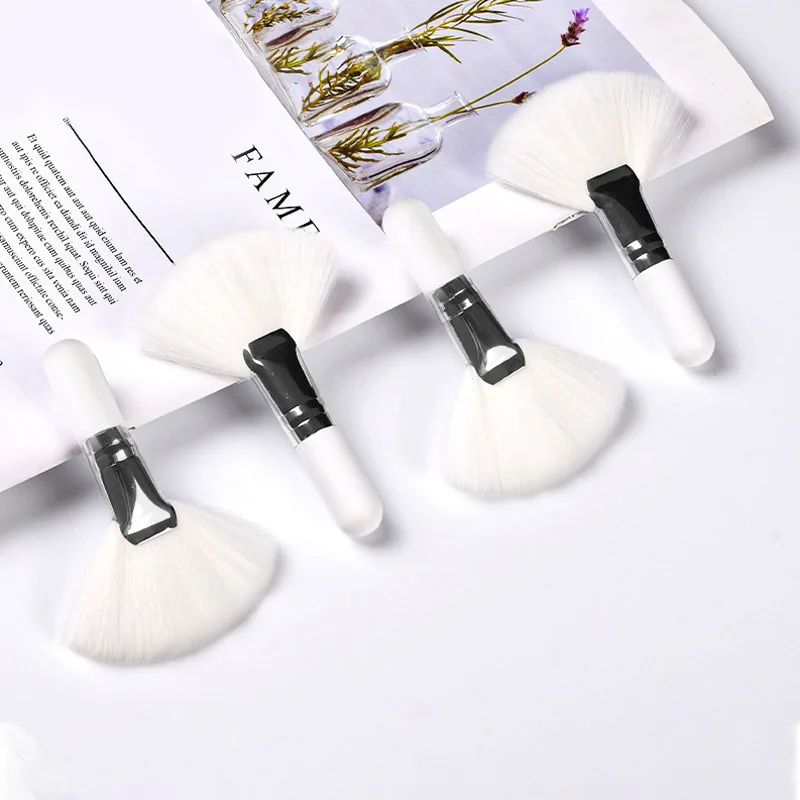 Precision Glow Mini Fan Makeup Brush for Highlighter, Blush & Powder