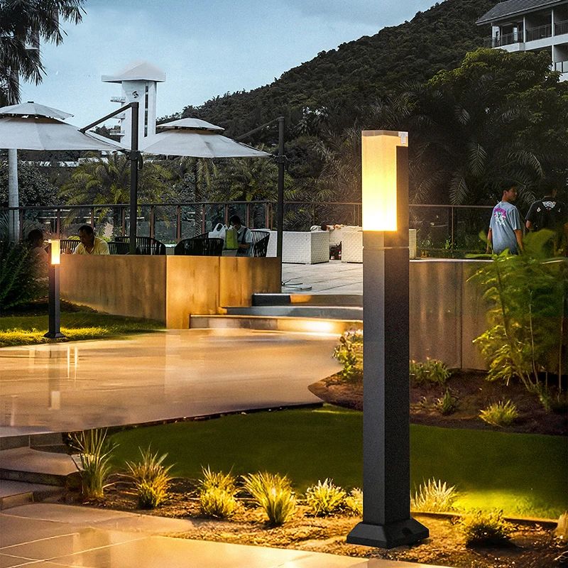 Modern Minimalist Aluminum Outdoor LED Lawn Light for Courtyards & Pathways