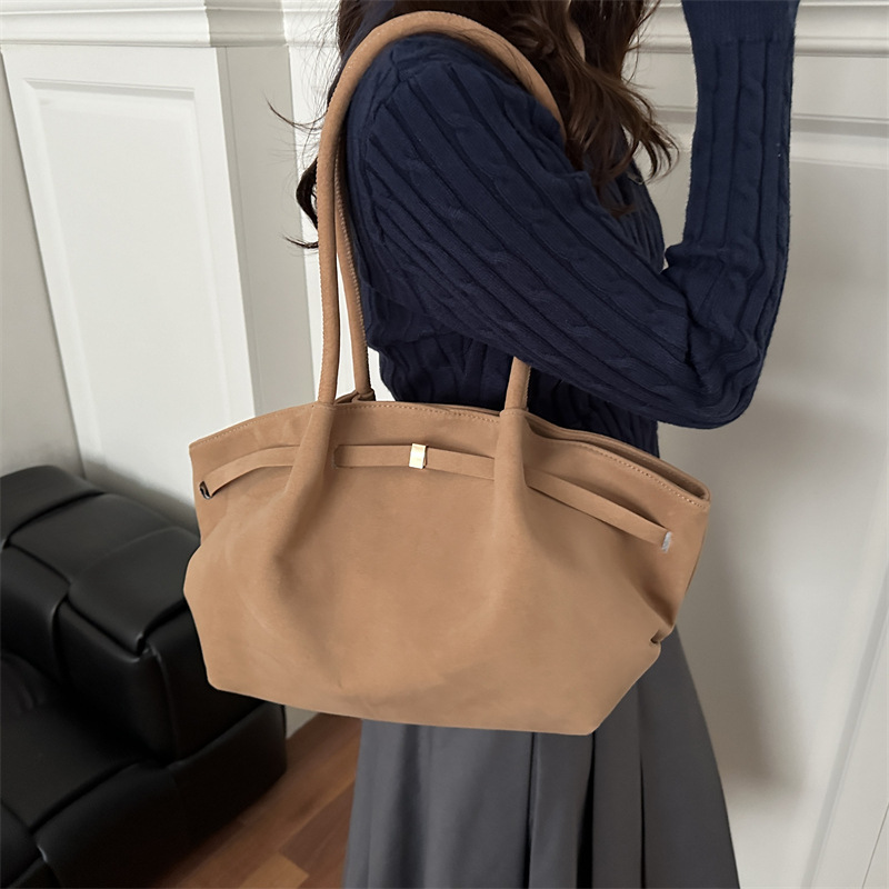 Autumn Womens Versatile Shoulder Bag Luxury Crossbody Tote for Everyday Comfort