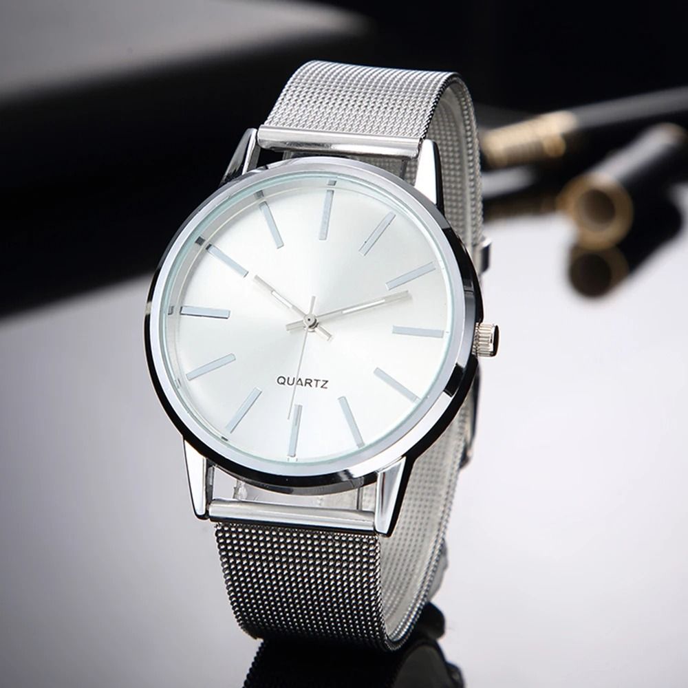 Men Leather Band Quartz Casual Wristwatch