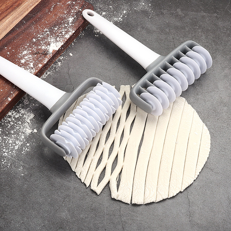 Smooth Turning Dough Roller Cutter, Cookie Cake Net Kitchen Gadget for Restaurant Pizza Baking Tool