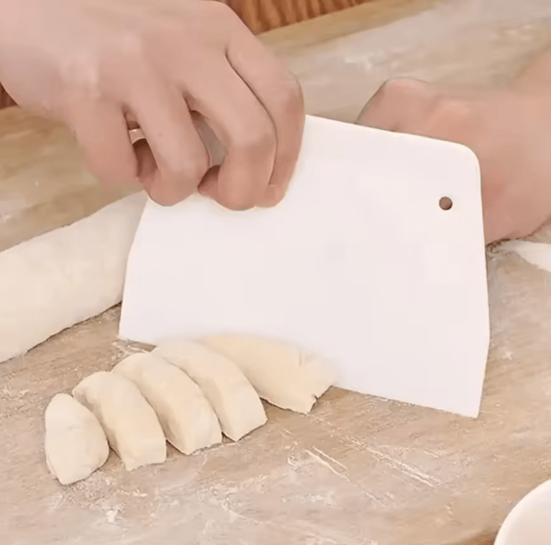 Multipurpose Dough Cutter Bowl Scraper – Multipurpose Pastry Tool and Kitchen Baking Spatula