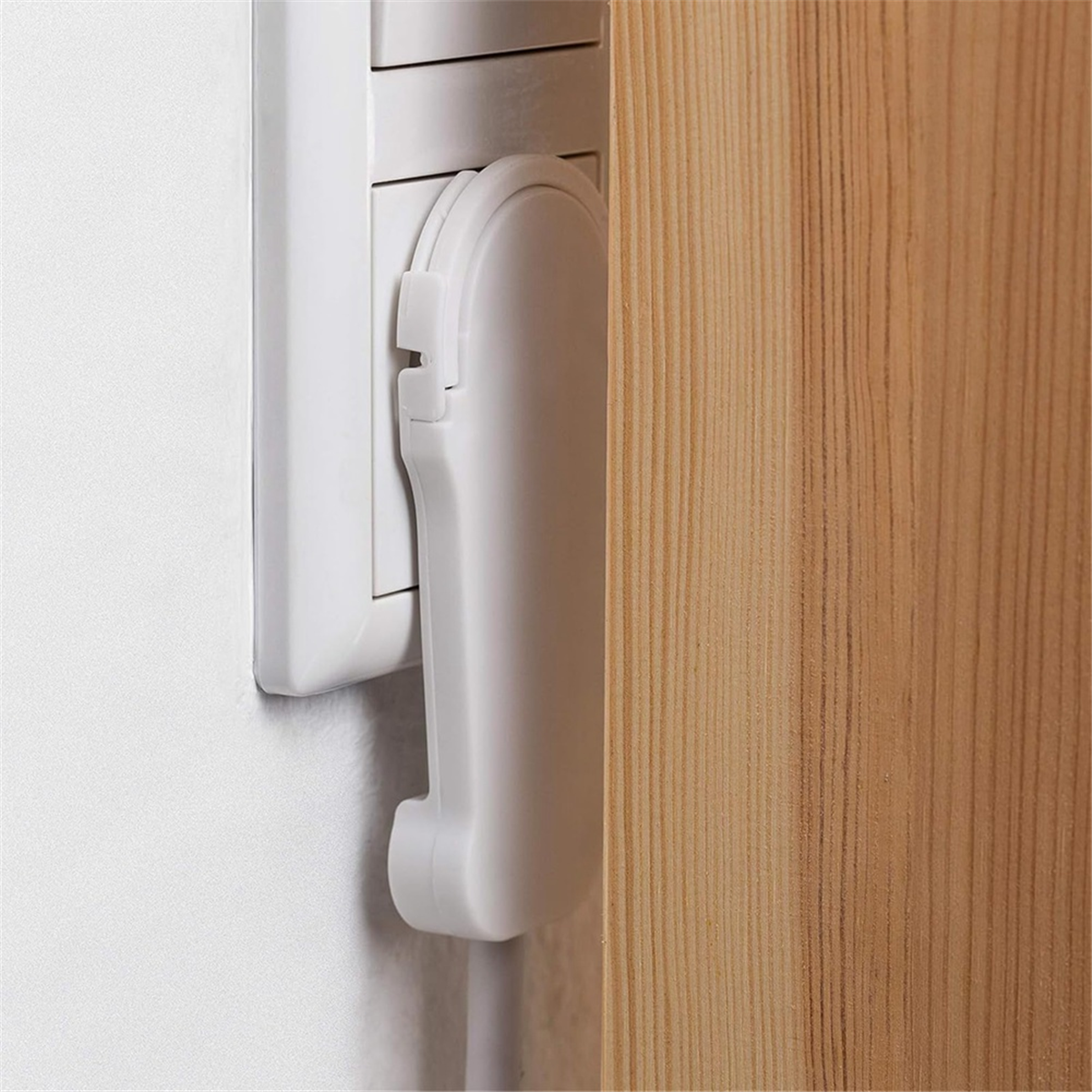 Schuko Plug Flat White, Angled Schuko Flat Plug for Wall Sockets, Compact Low Profile Power Plug
