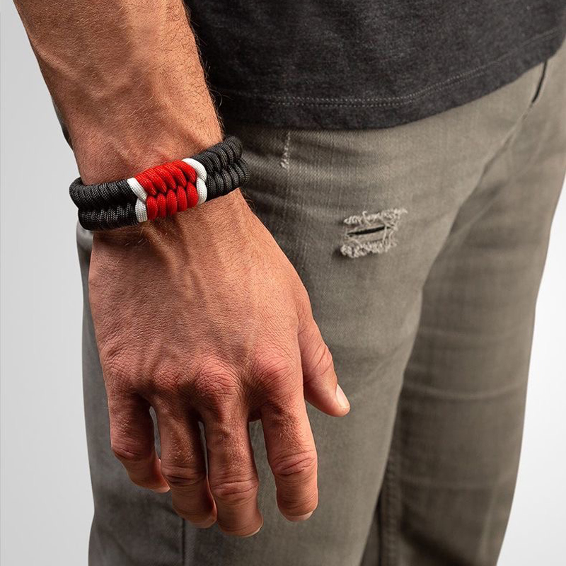 Adjustable Paracord Bracelet for Men & Women Fashionable Survival Wristband with Core Rope & Metal Buckle for Outdoor
