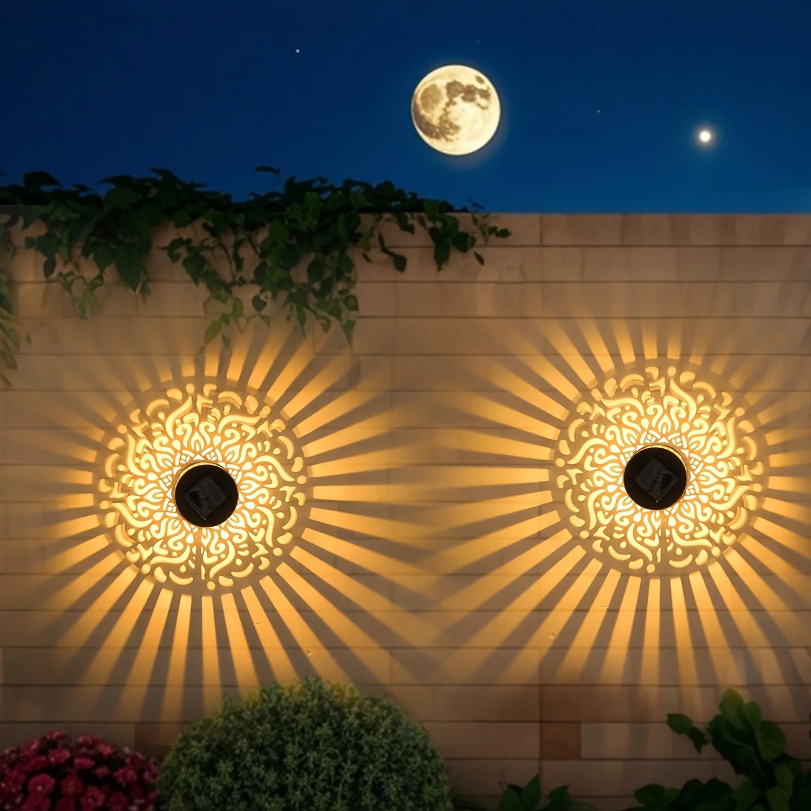 Solar Fence Light with Cut Out Design