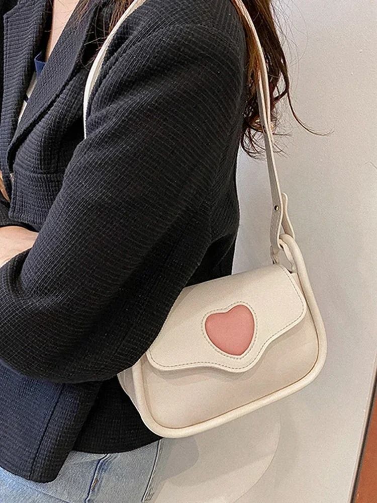 Retro Heart Detailed Saddle Shoulder Bag