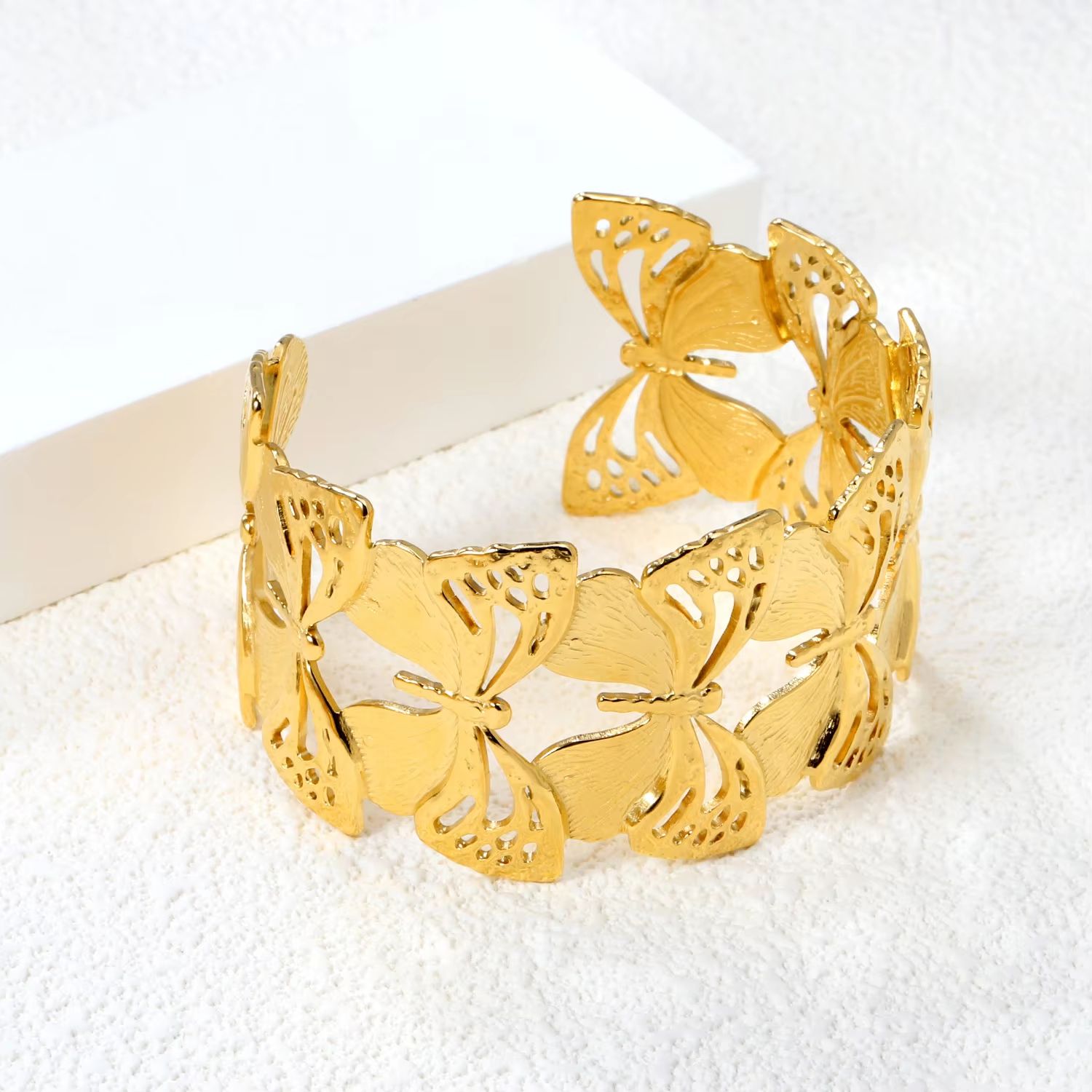 LUXUSTEEL Flower Cuff Bracelet – Women's 18K Gold Plated Stainless Steel Bangle, No-Fade Elegant Jewelry