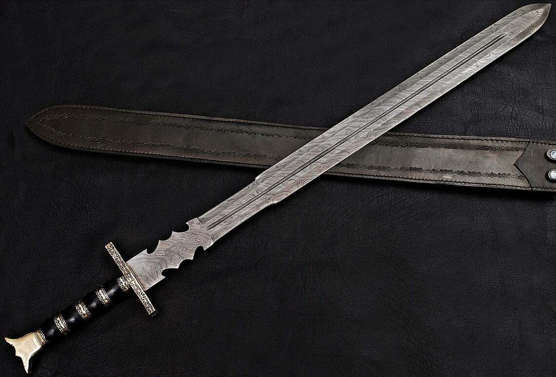 BEAUTIFUL CUSTOM HANDMADE 30 inches DAMASCUS STEEL HUNTING SWORD WITH SHEATH