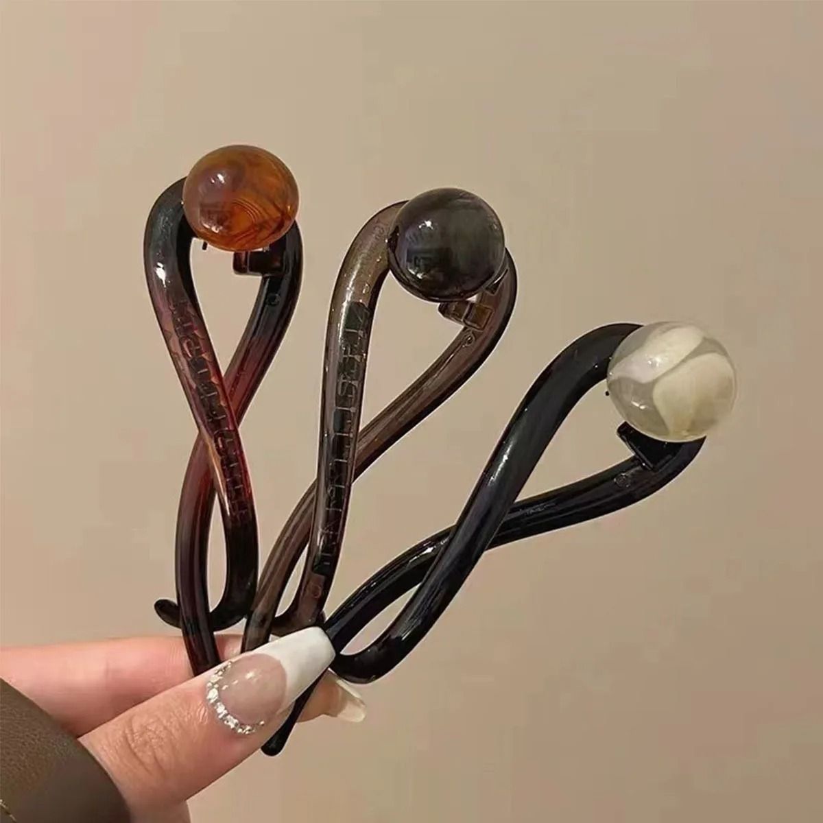 Elegant Pearl Twist Hair Clip Beaded Hair Clip Stylish Women Hair Accessory