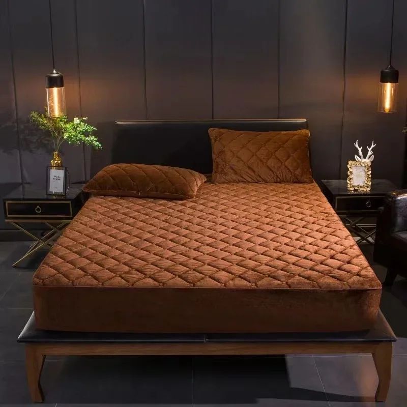 Plush Thickened Crystal Velvet Quilted Mattress Cover