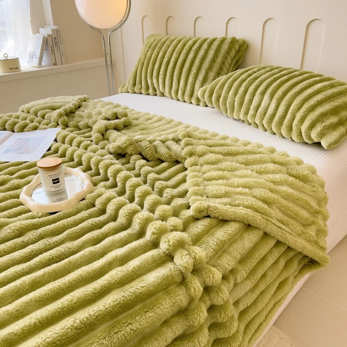 Ultra-Soft Thickened Wide-Striped Versatile Fleece Blanket