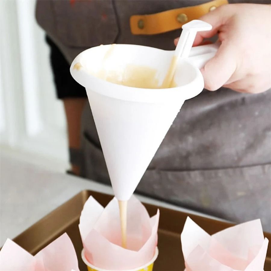 Hand-Held Adjustable Baking Funnel – Precision Liquid Batter & Chocolate Dispenser