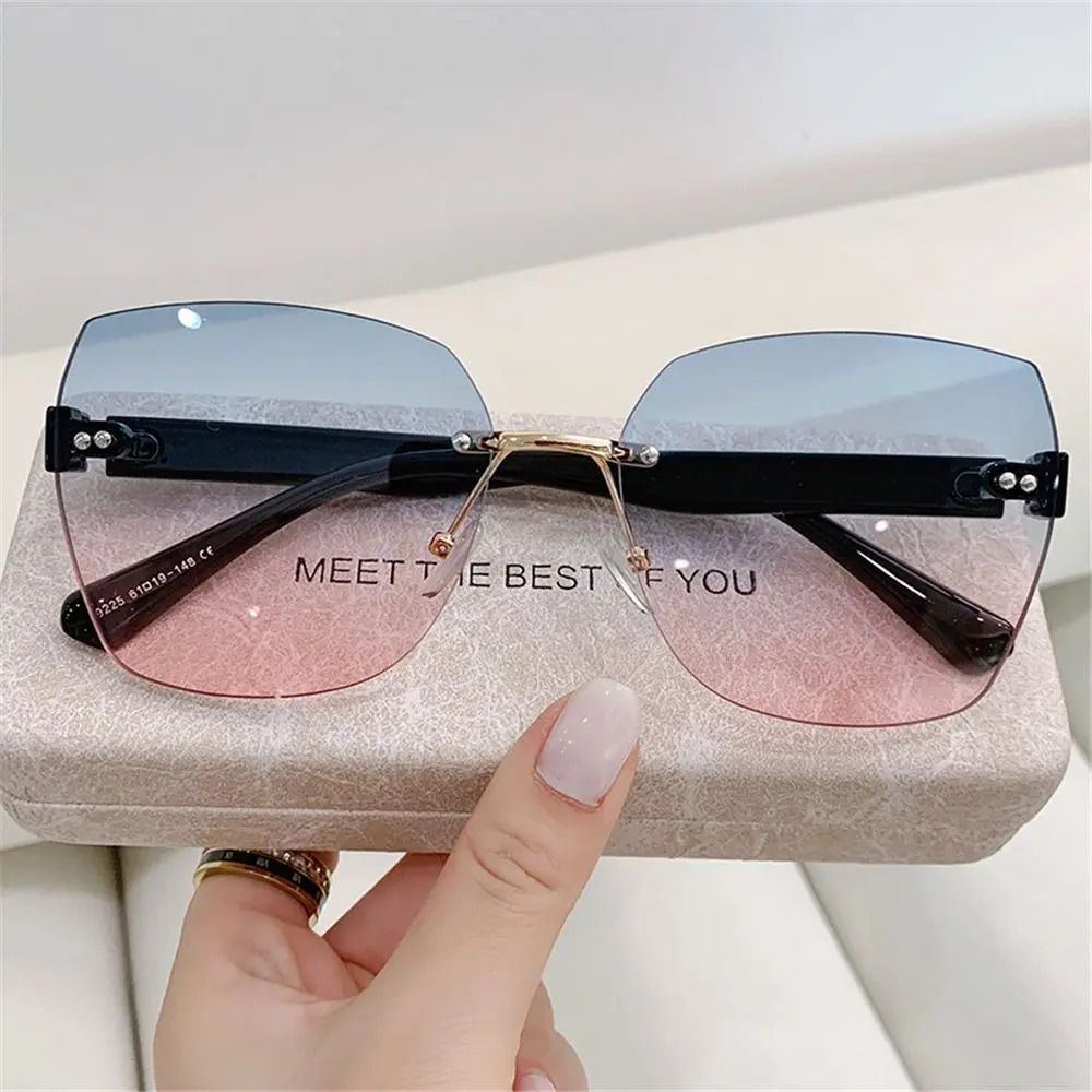 Elegant Rimless Gradient Sunglasses and Vintage Summer Shades