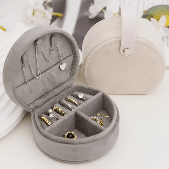 VelvetMini Portable Jewelry Box Travel Organizer Flannel Compact Storage Case for Rings Earrings Necklace Small Cute
