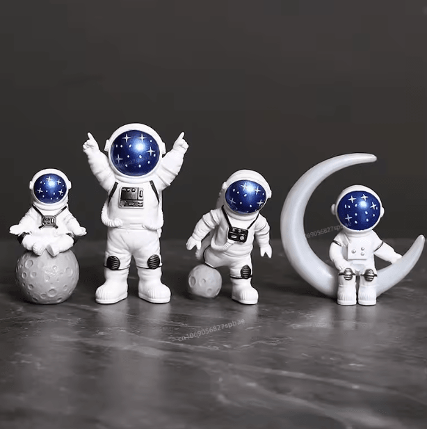 4-Piece Astronaut Figurine Set Mini Spaceman Desk Decor Educational Toy & Gift
