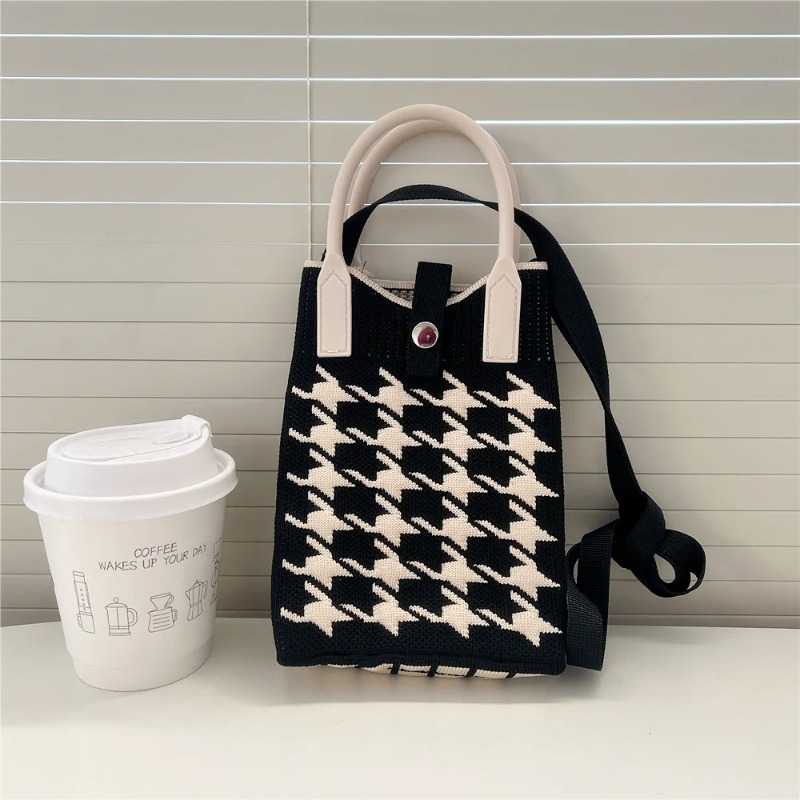 Women Korean Heart Knit Mini Square Handbag, Small Shoulder Bag, Girls Cute Outdoor Crossbody Purse for Phone