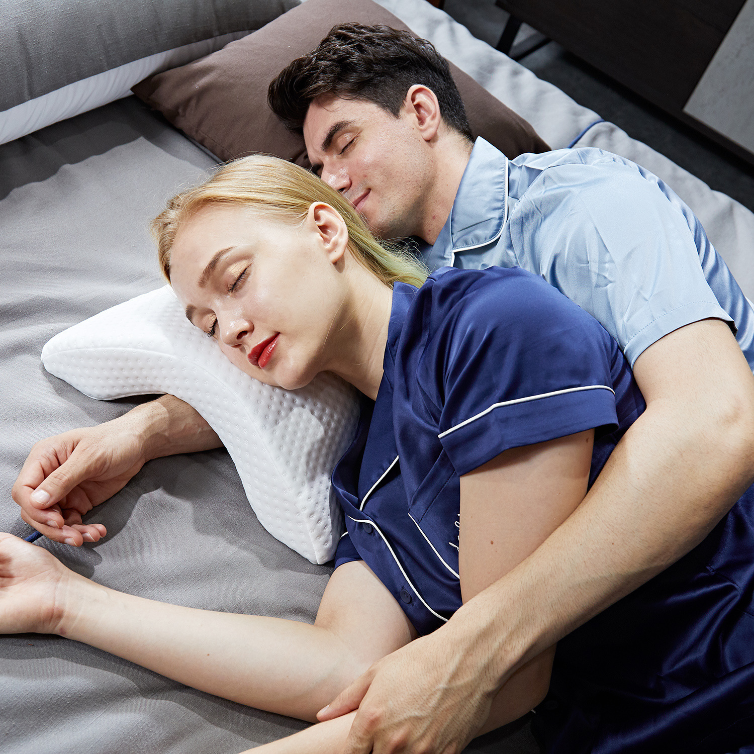 Memory Foam Pillow Pressure Relief Cuddle Pillow for Couples Slow Rebound and Comfortable Travel Cushion