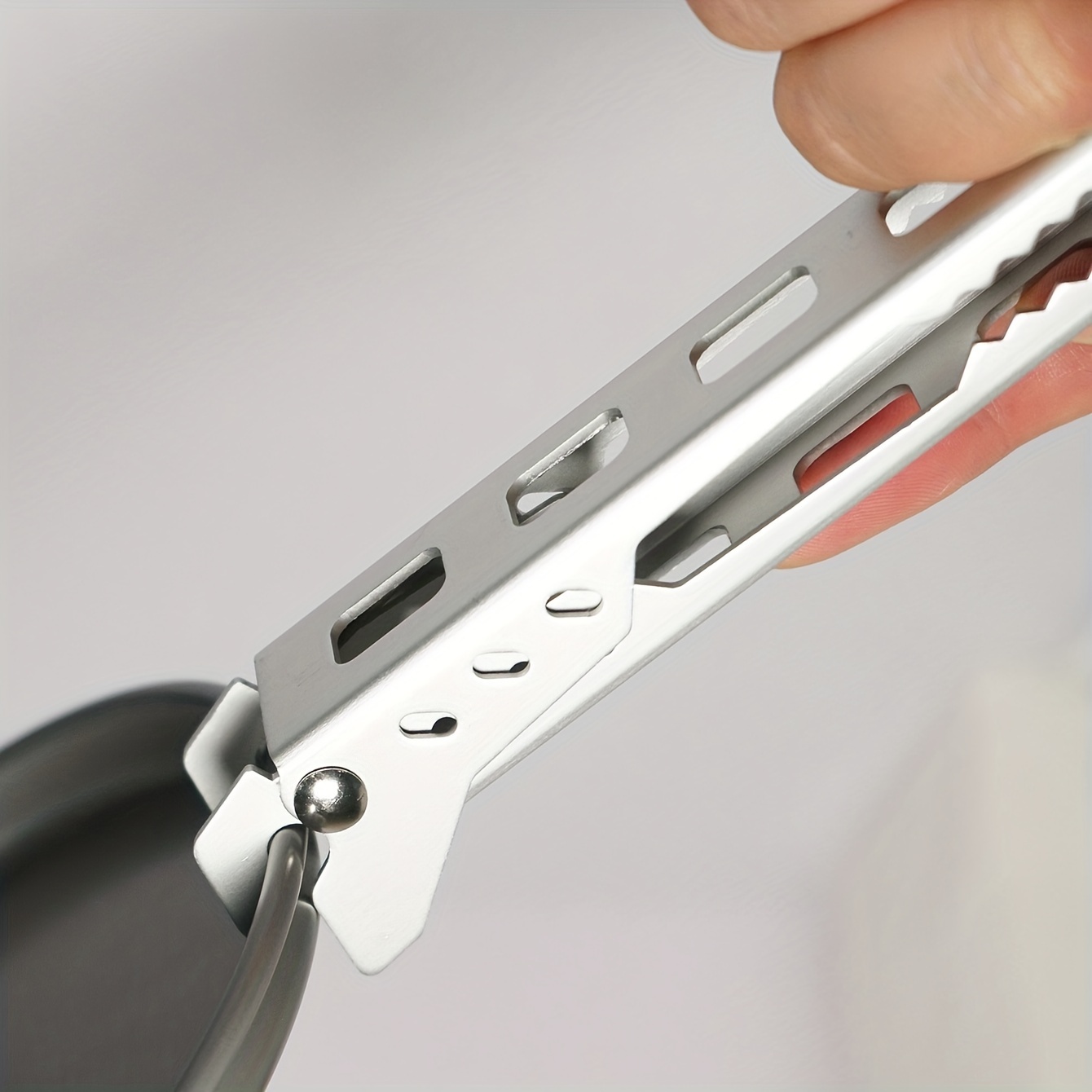 Aluminum Camping Pot Clip Anti Scald Pot Gripper Heat Resistant Kitchen & BBQ Tool