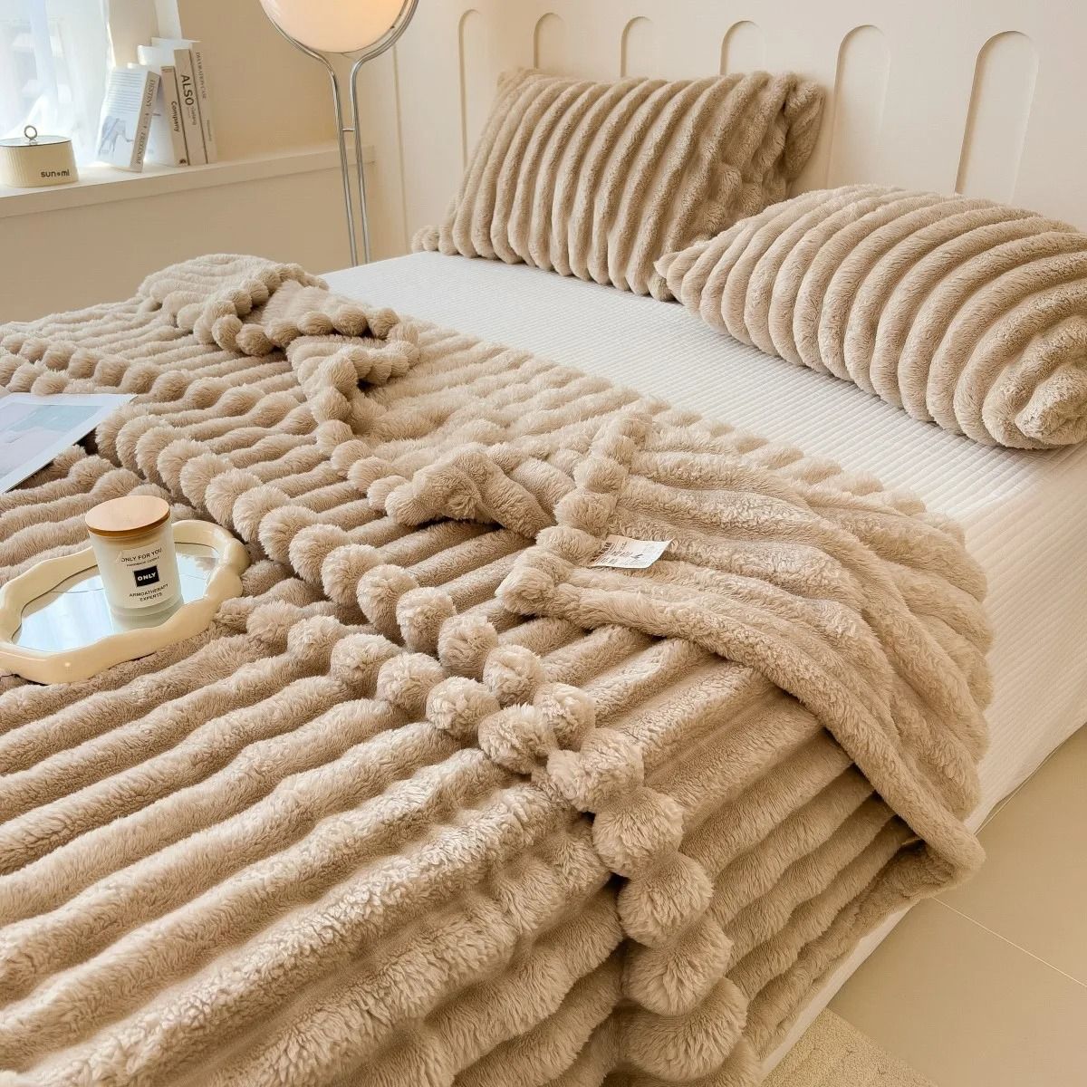 Ultra-Soft Thickened Wide-Striped Versatile Fleece Blanket