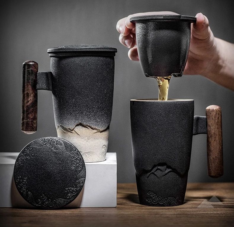 Retro Ceramic Mug with Wooden Handle and Lid