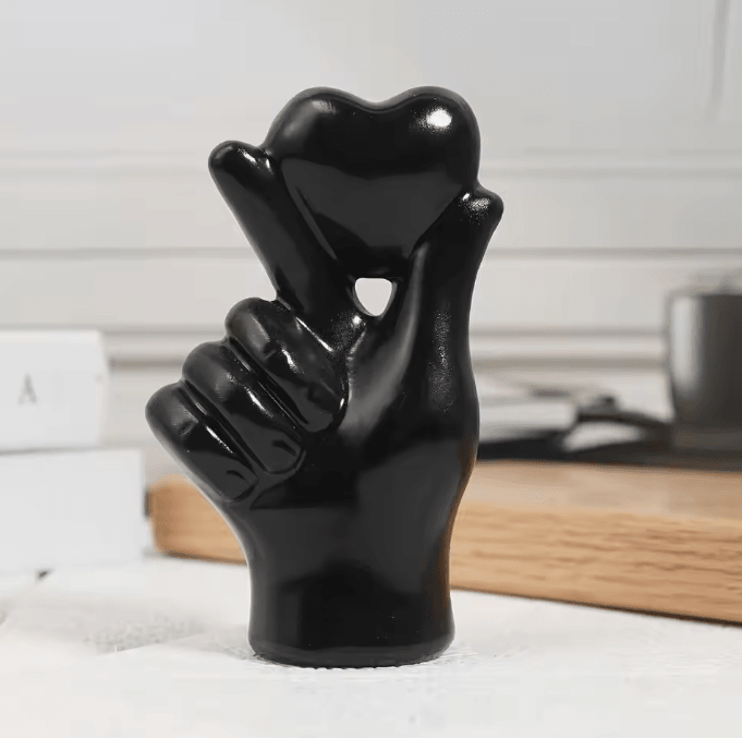 Romantic Love Gesture Resin Ornament – Minimalist Valentines Day Couple Sculpture for Bedroom & Desk Decor
