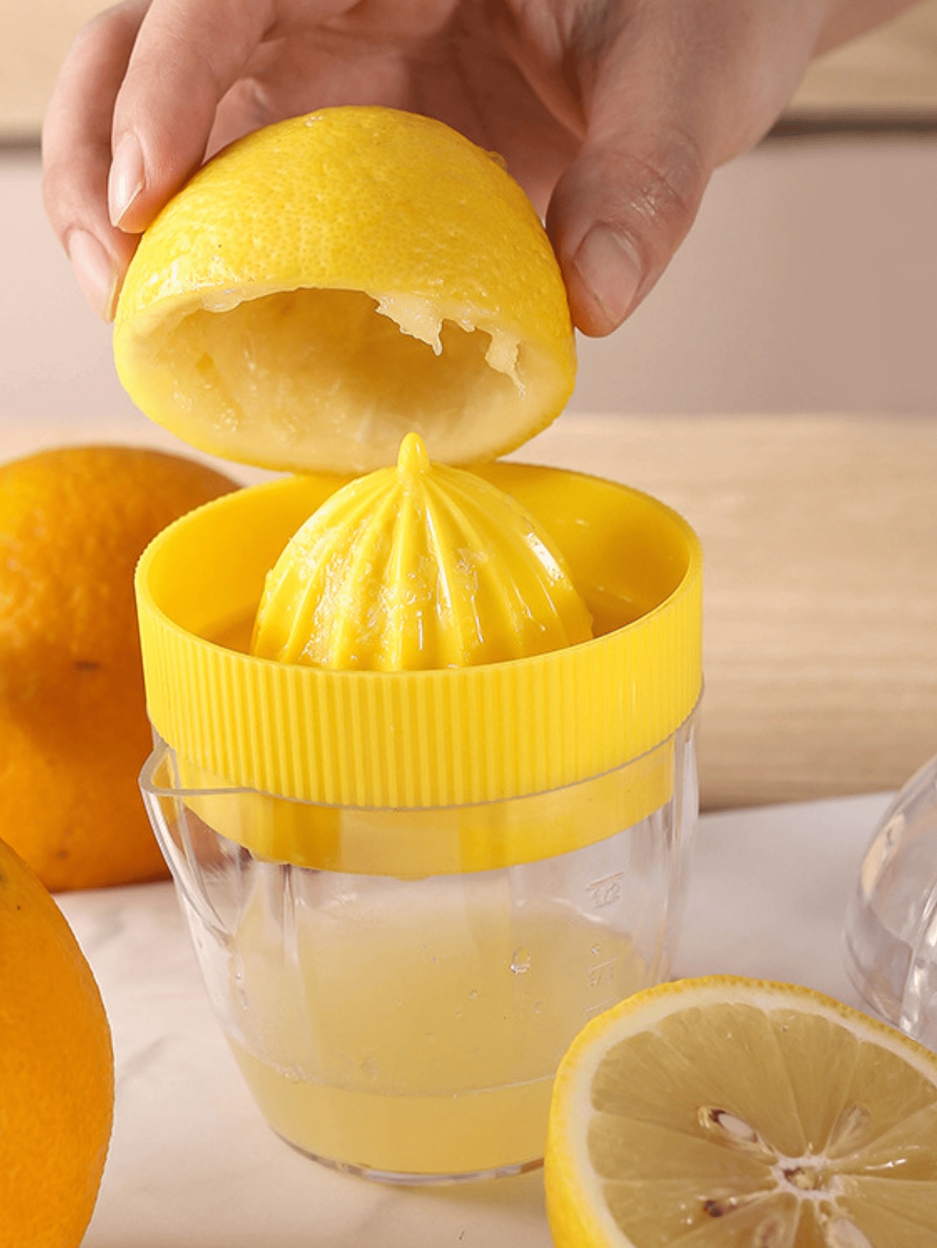 Manual Lemon Juicer Plastic Orange and Grapefruit Squeezer for Effortless Juice Extraction