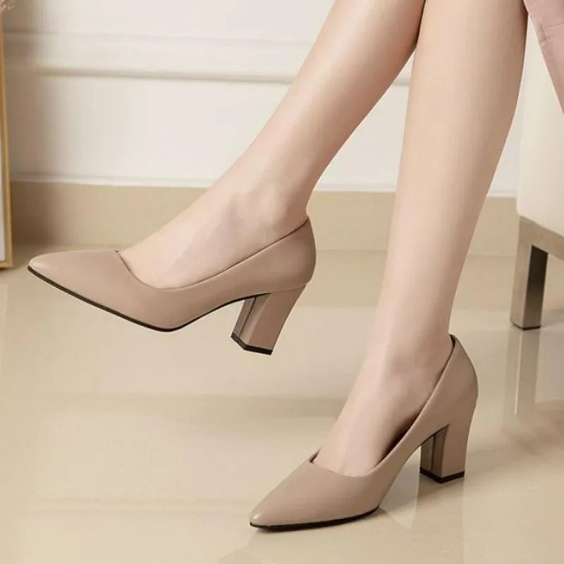Elegant Pointed Toe Patent Leather Pumps – Slim High Heels for Professional & Evening Wear