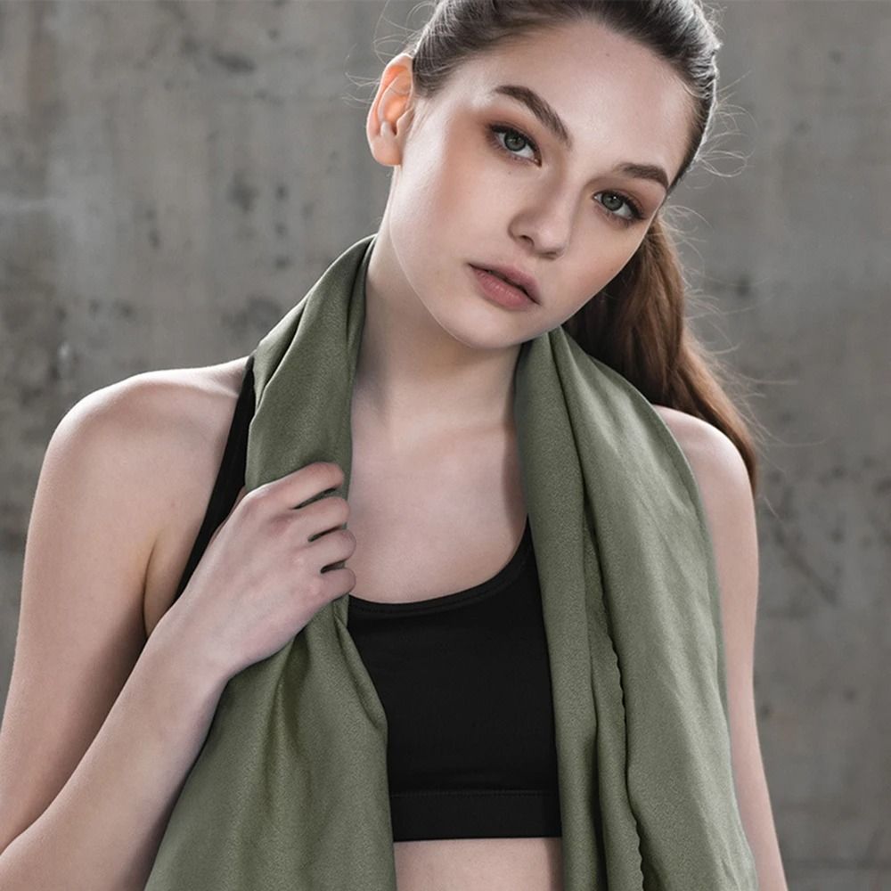 Ultra-Absorbent Quick-Dry Microfiber Travel Towel for Hiking, Camping, and Beach