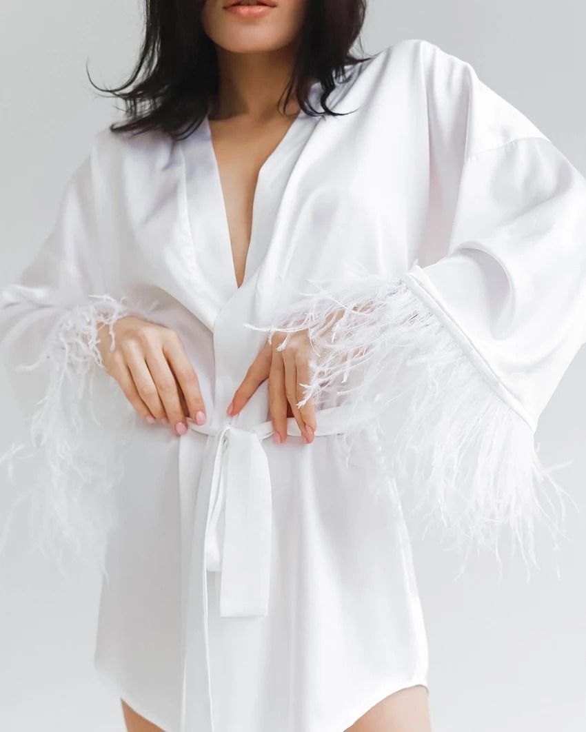 Luxurious Feather-Trimmed Satin Bathrobe – Professional Mini Peignoir & Loose Bridal Wedding Robe