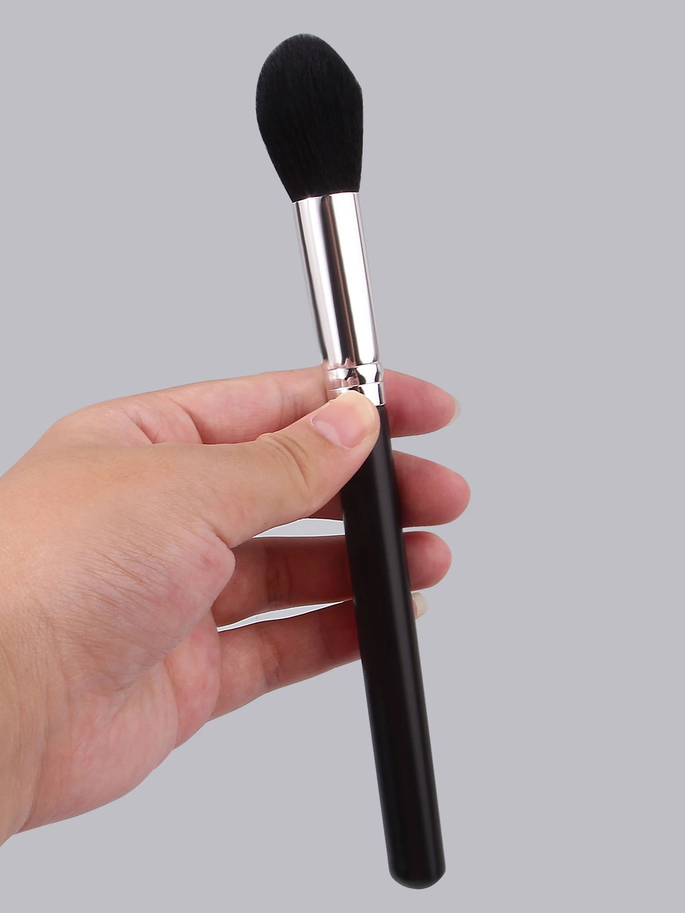 Flame Precision Blush Brush – Soft Synthetic Makeup Brush for Smooth Contour & Highlight