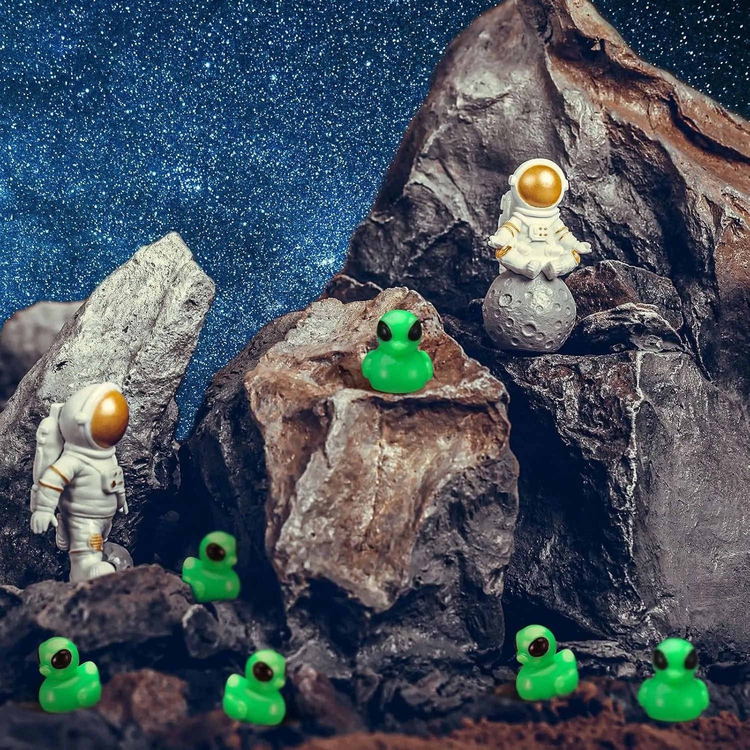 Green Alien Duck Figurines – High-Definition Sci-Fi Micro-Sculptures