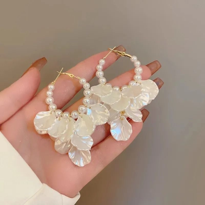 Unique Glossy Shell Flower Pendant Earrings