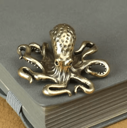 Retro Brass Octopus Figurine – Vintage Brass Octopus Ornament for Desk & Home Decor