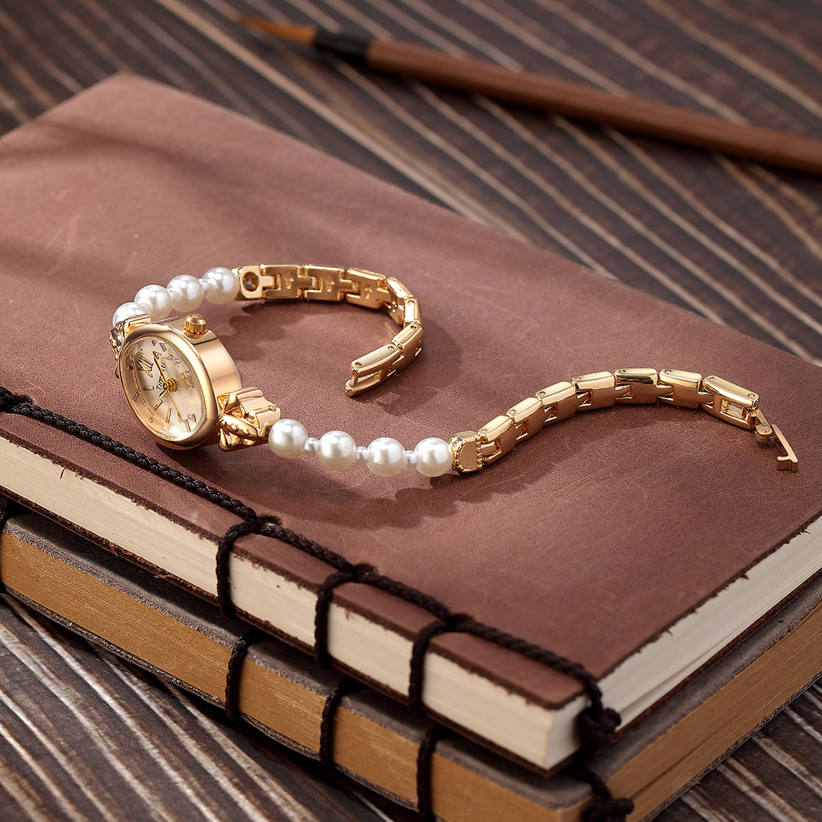 Simple Retro Quartz Movement Watch, Fashionable and Romantic Style
