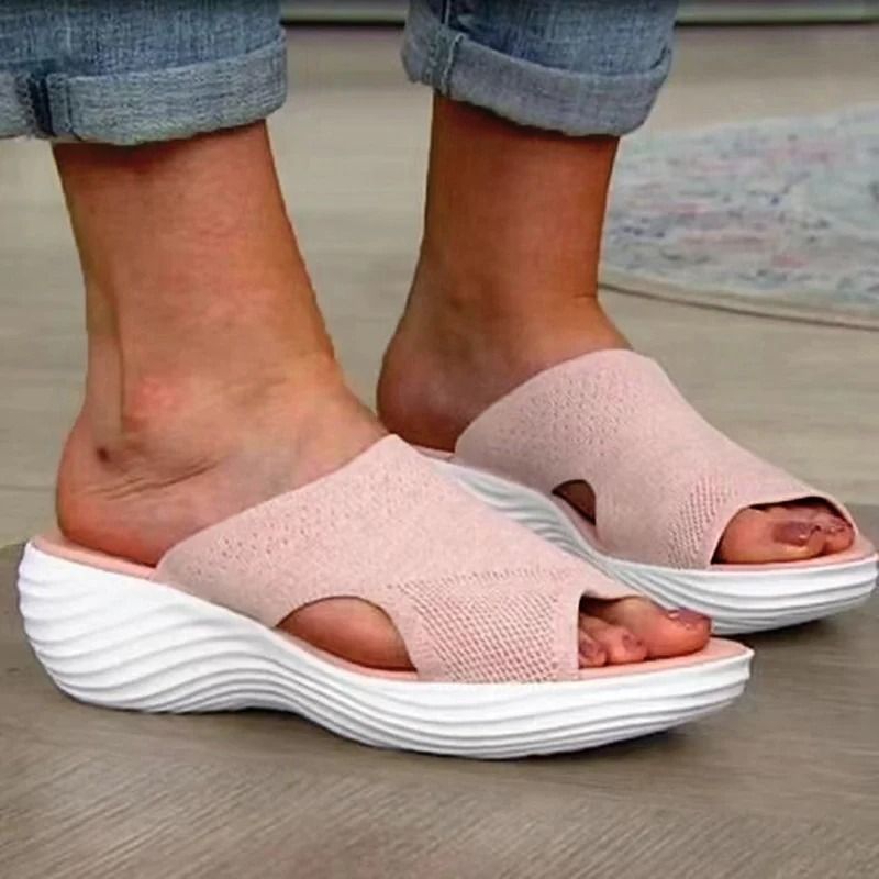 Women Retro Summer Walking Sandals with Non Slip Sole for Beach and Everyday Comfort
