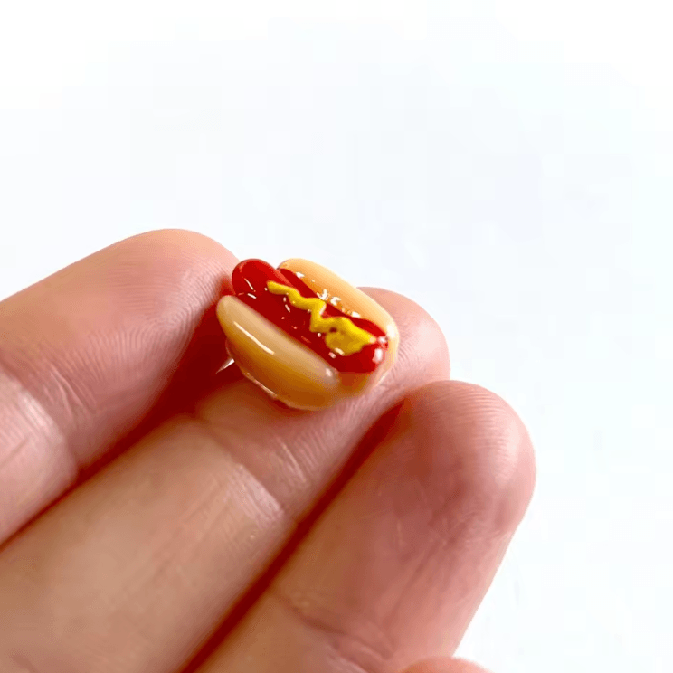 Kawaii Mini Resin Hotdog Figurines – Cute Fake Food DIY Craft & Dollhouse Decor Set