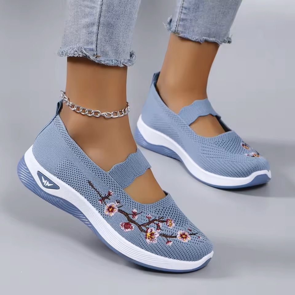 BreezeWalk Women Breathable Mesh Flat Sports Shoes