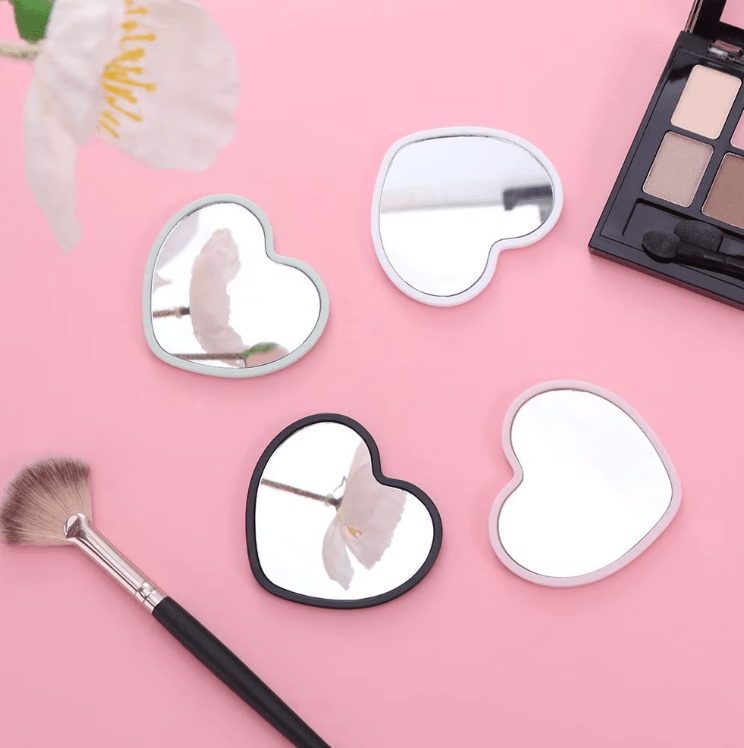 Heart-Shaped Mini Makeup Mirror – Cute Portable Handheld Beauty Mirror