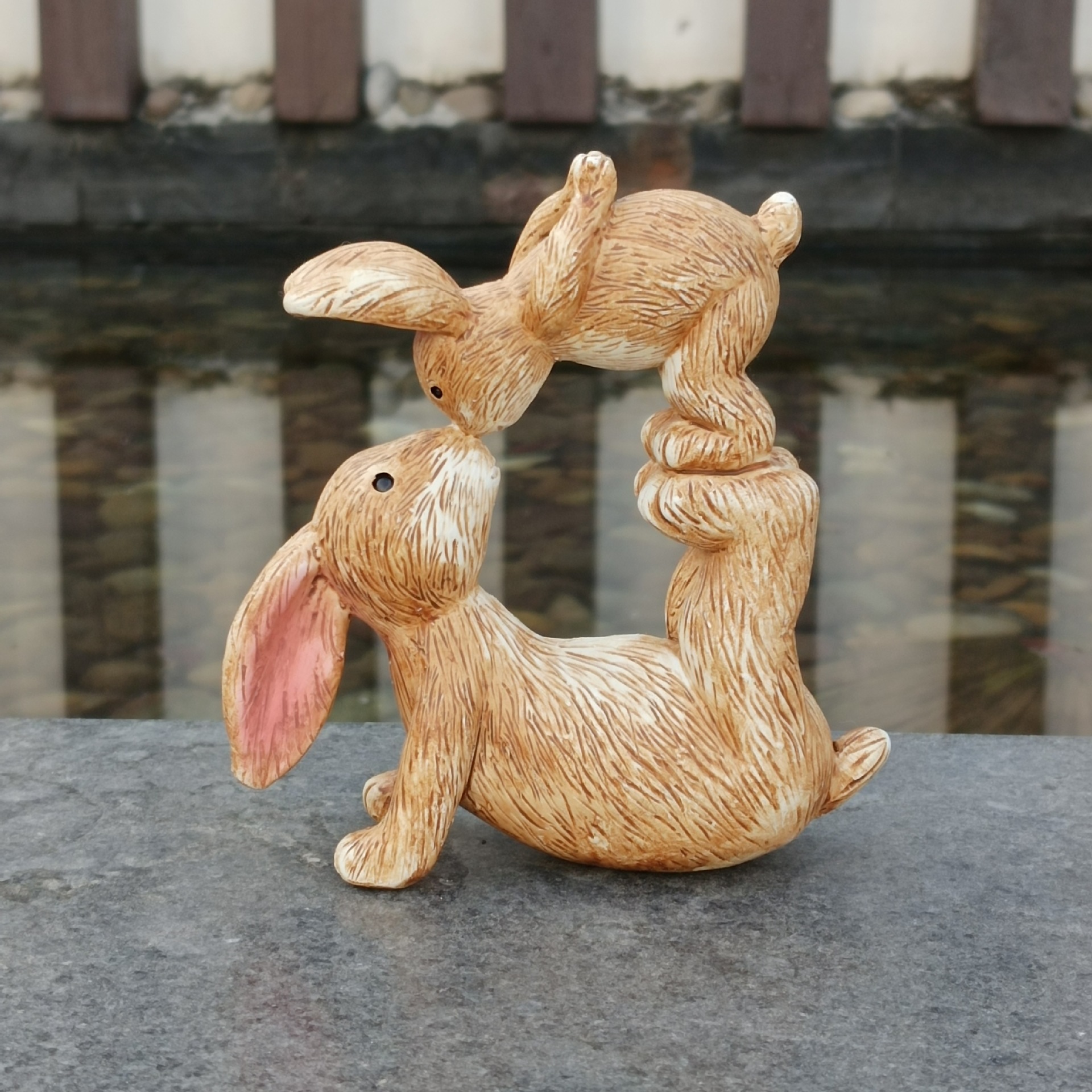 Kissing Rabbit Resin Decorative Ornament, Ideal Valentine's Day and Easter Decoration