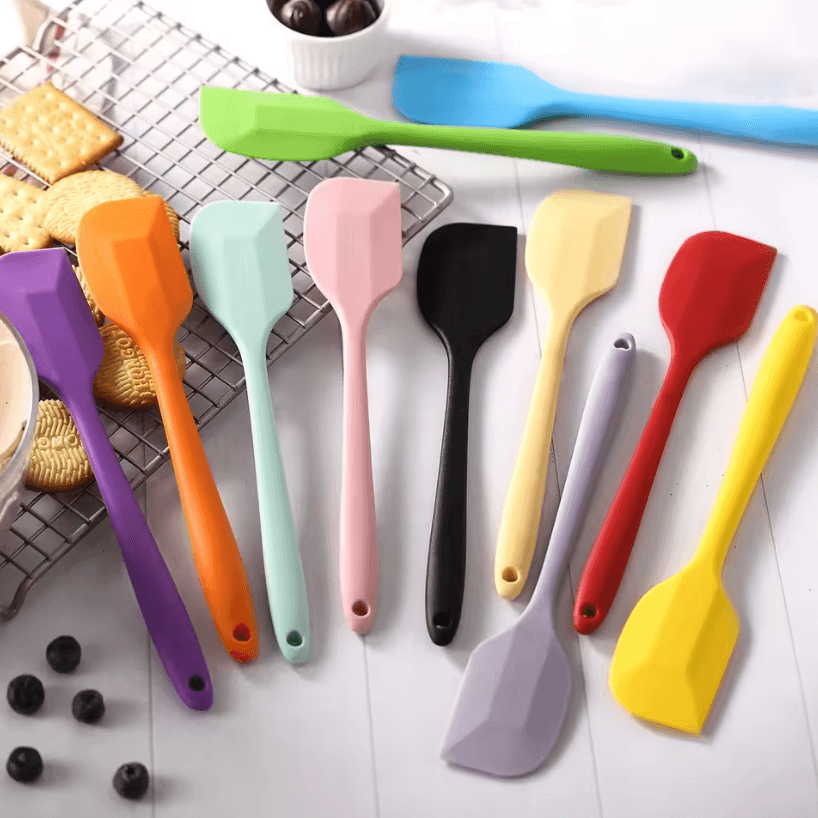 FlexBake Silicone Scraper Spatula – Heat-Resistant Silicone Cake Scraper for Smooth Baking & Mixing