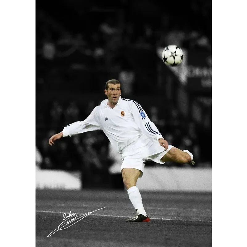 Modern Soccer Player Canvas Wall Art – Dynamic soccer wall art Football Athlete Poster for Home & Room Decor
