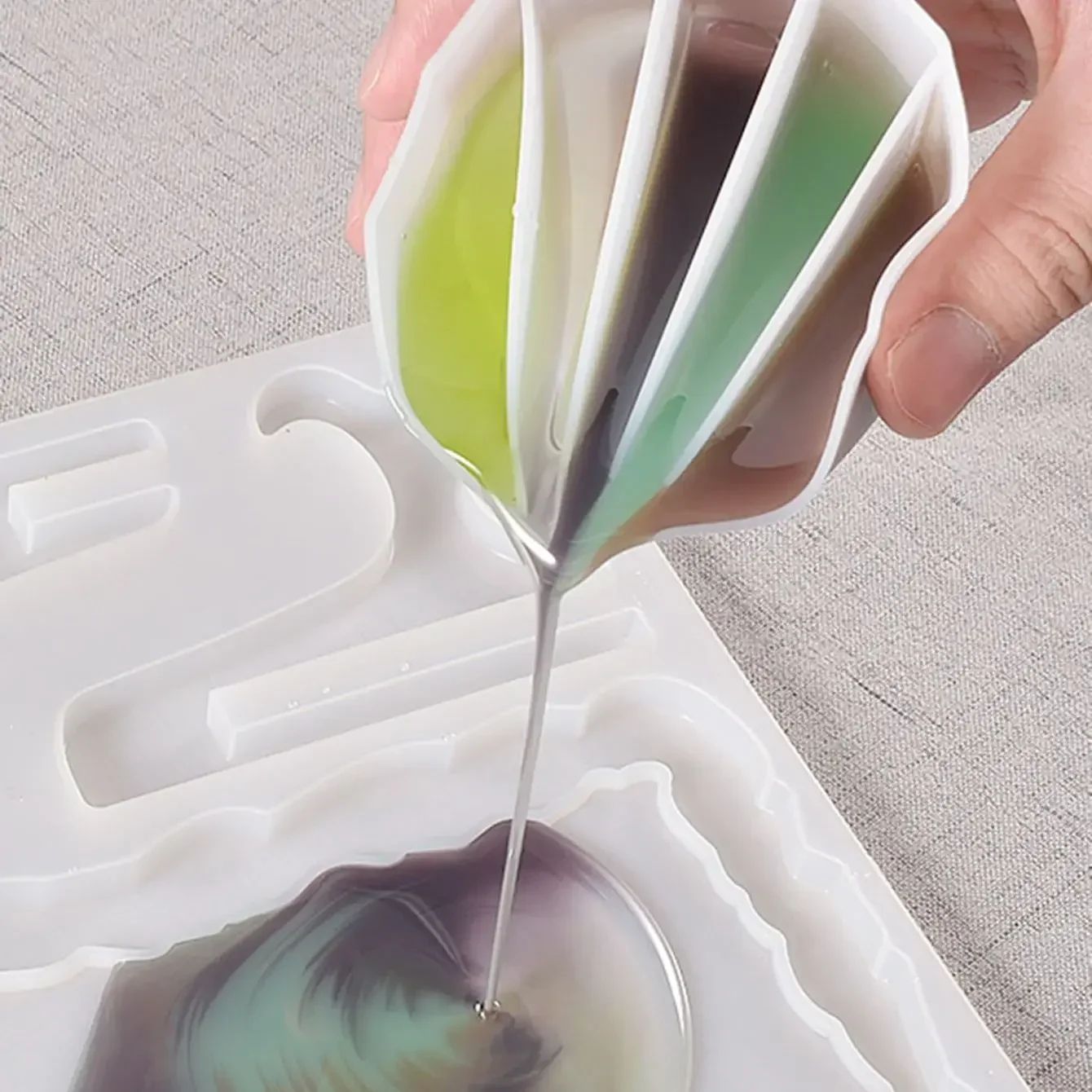 Amazing Fluid Art Silicone Diverter – DIY Liquid Art Craft Dispenser Tool