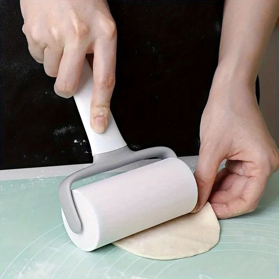 Hand-Held Pastry Roller – Ergonomic Household Baking Tool