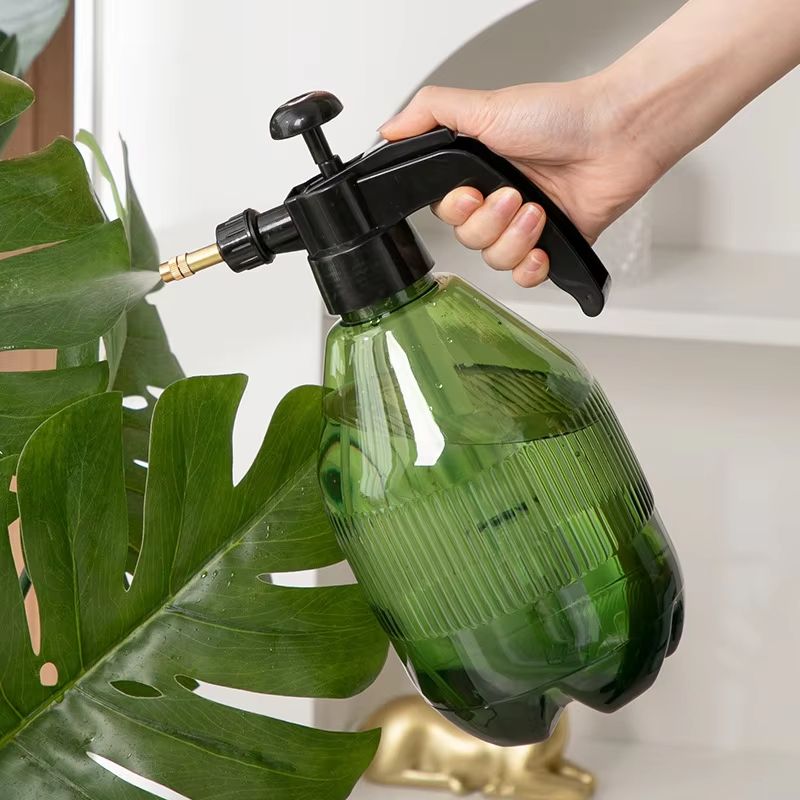 25 fl oz / 67.6 fl oz Multi-Function Pneumatic Spray Bottle Pressure Watering Can