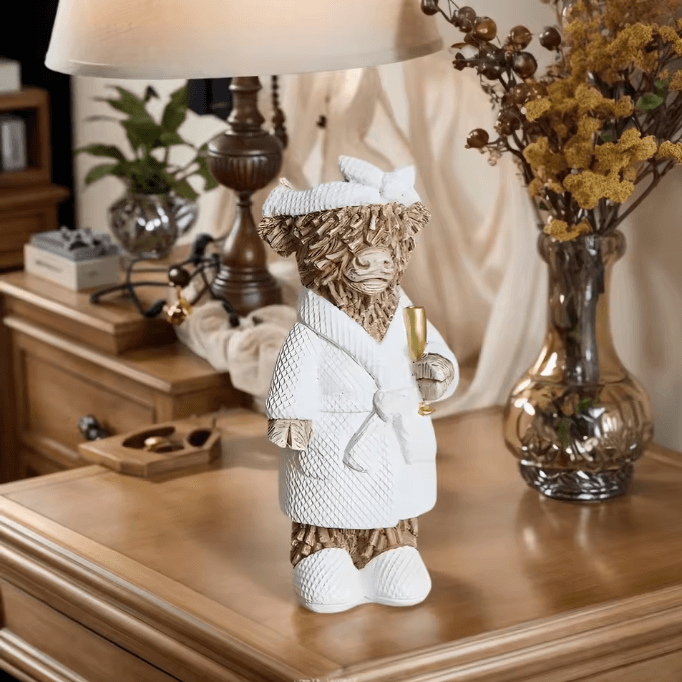 Funny Highland Cow Champagne Figurine – Rustic Farmhouse Resin Decor for Home & Office