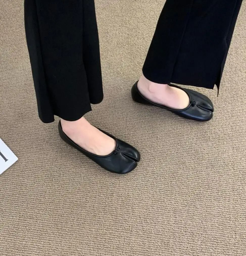 Womens Japanese Style Tabi Leather Flats with Split Toe Design