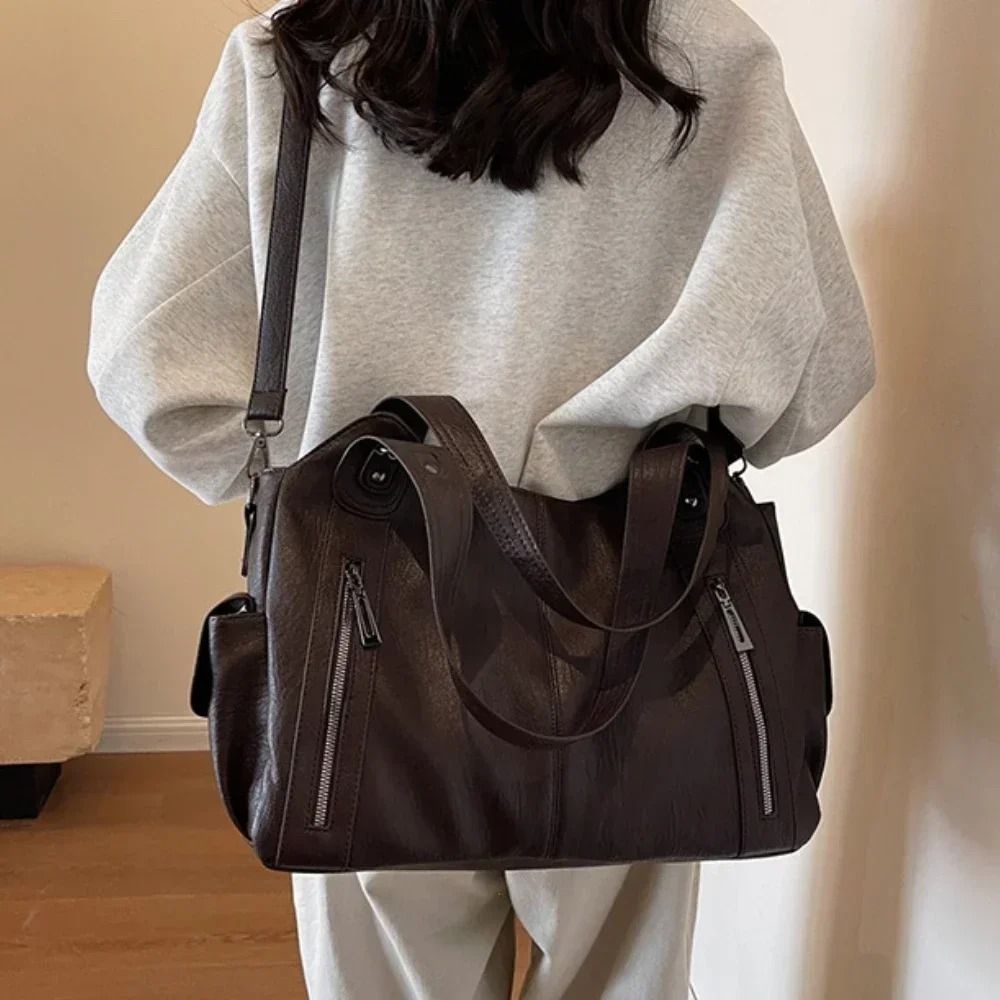 High Quality PU Shoulder Bag with Soft Interior and Contrast Design for Women
