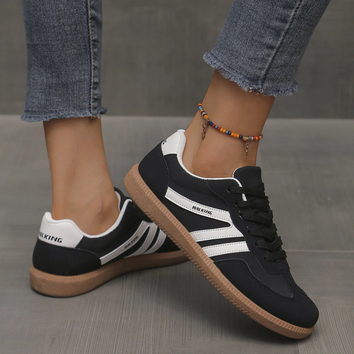 Spring Women Sneakers Lightweight Comfortable Flat Loafers Soft Slip on Shoes Luxury Outdoor Sneakers for Women