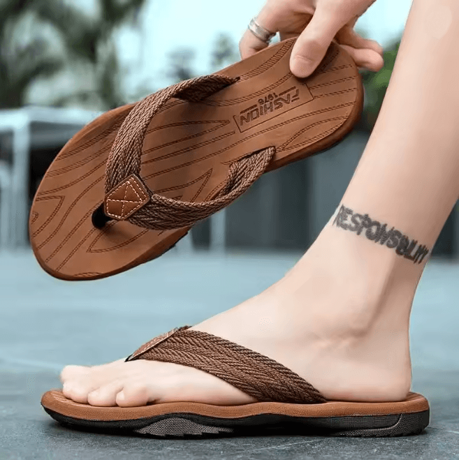 StrideMax Mens Casual Beach Flip Flops Anti Slip Summer Sandals